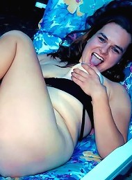 Brunette Fat Chick Spreading Pussy and Fucking Outside